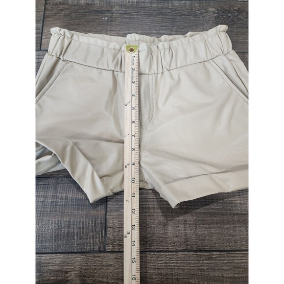 Sincerely Jules faux leather Tan pleated shorts size Small - Picture 5 of 6